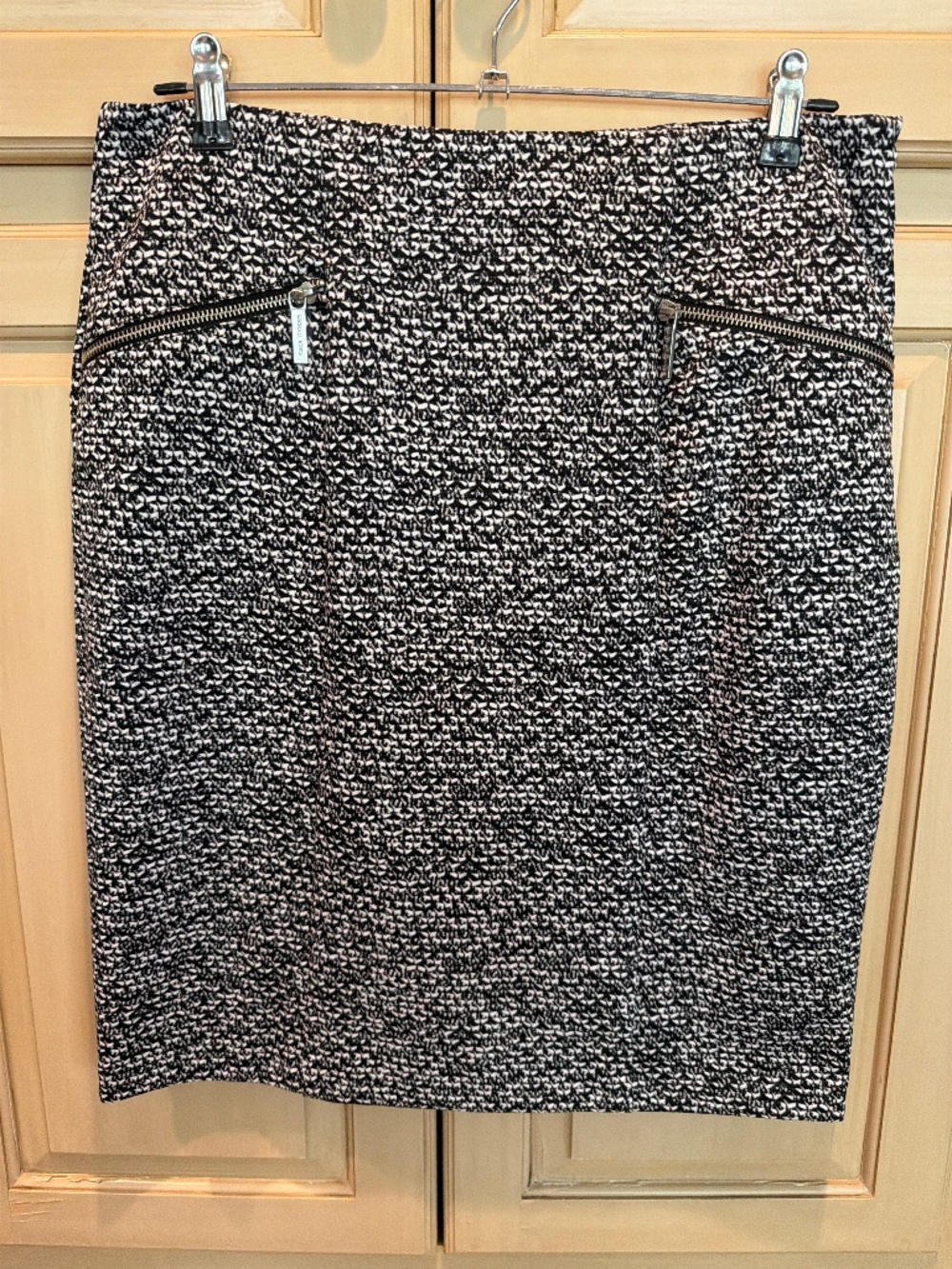 Michael Kors Skirt with side zipper and front zippered pockets